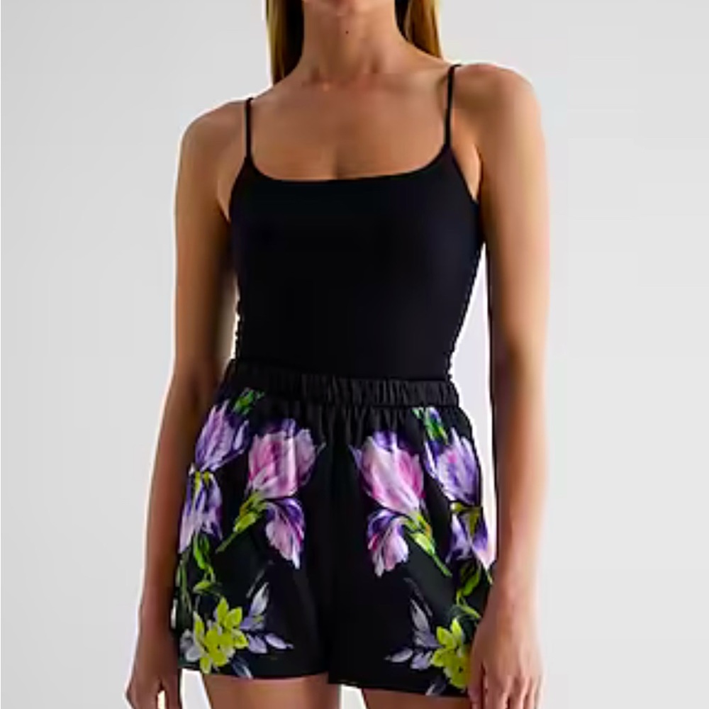 EXPRESS High-Waisted Floral Pull On Shorts (L)